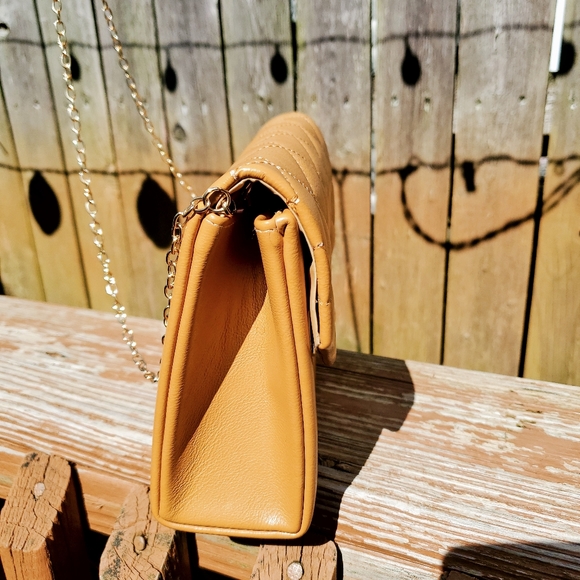 FASHION Faux Leather Mustard clutch/shoulder bag with chain - Picture 3 of 6